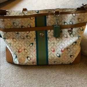 🦋🦋Extra large Coach, tons of inside pockets!🦋🦋